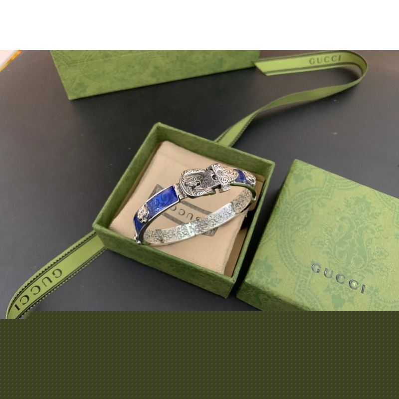G*u*i bracelets
